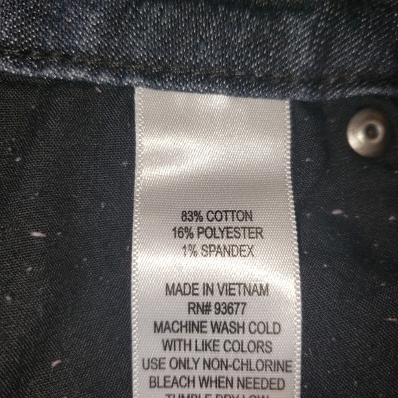 City Street Jean Shorts w/ diamond Metal on back - Picture 4 of 6